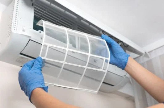 벽걸이 에어컨 청소하는 방법 