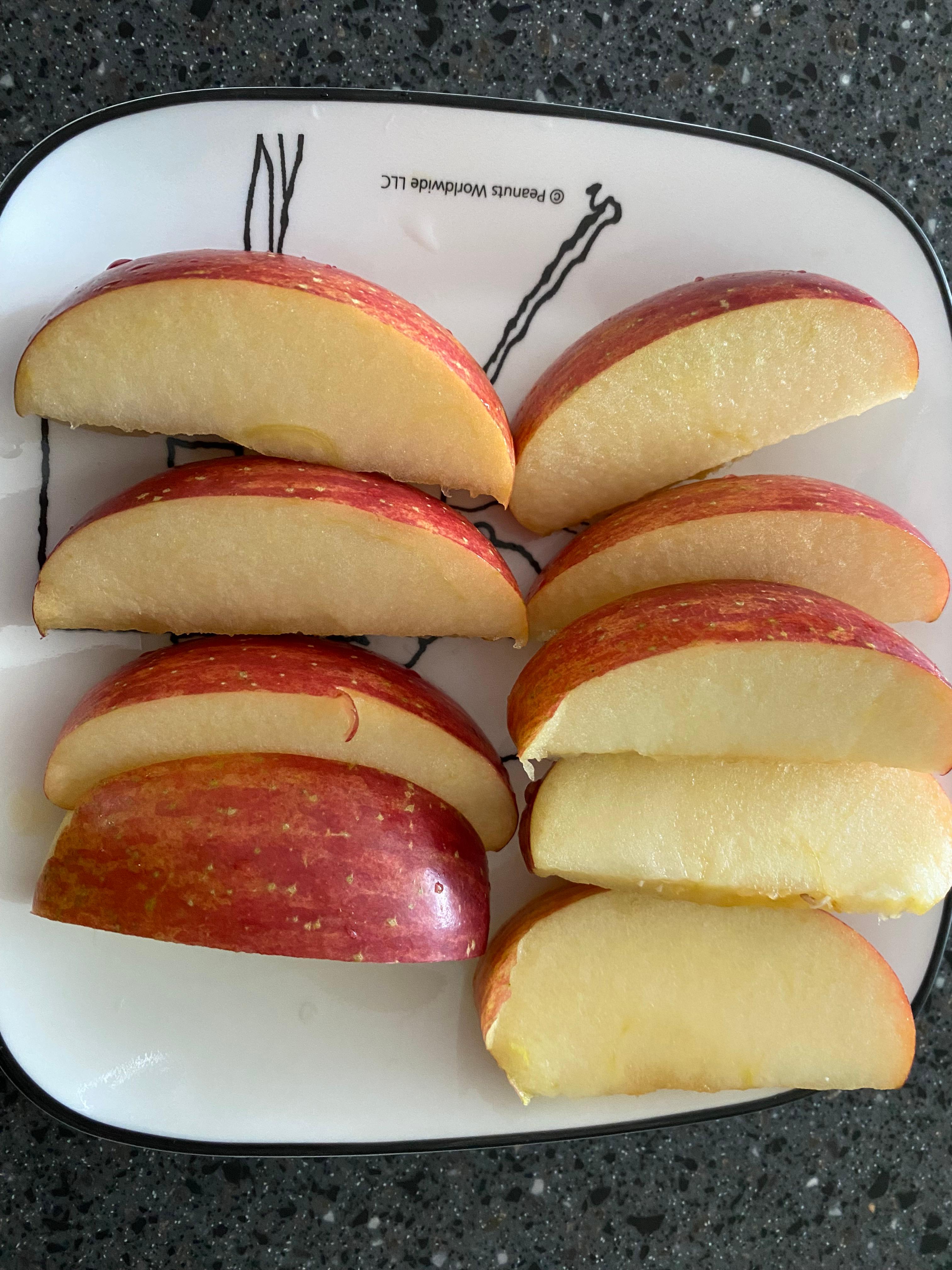 사과 잘라진 모습