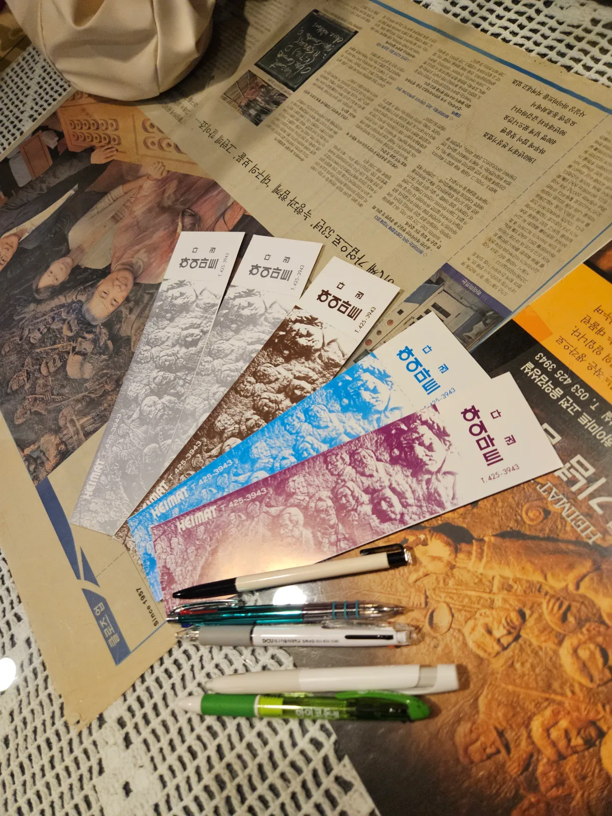 낡은-신문-위-신청곡-종이