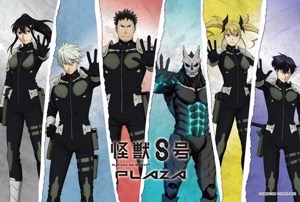 주인공들이 손을 뻗고 있습니다.