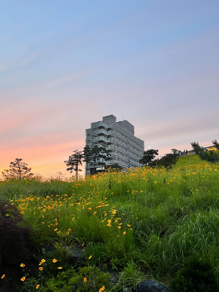 공원에서 바라본 한양도성박물관