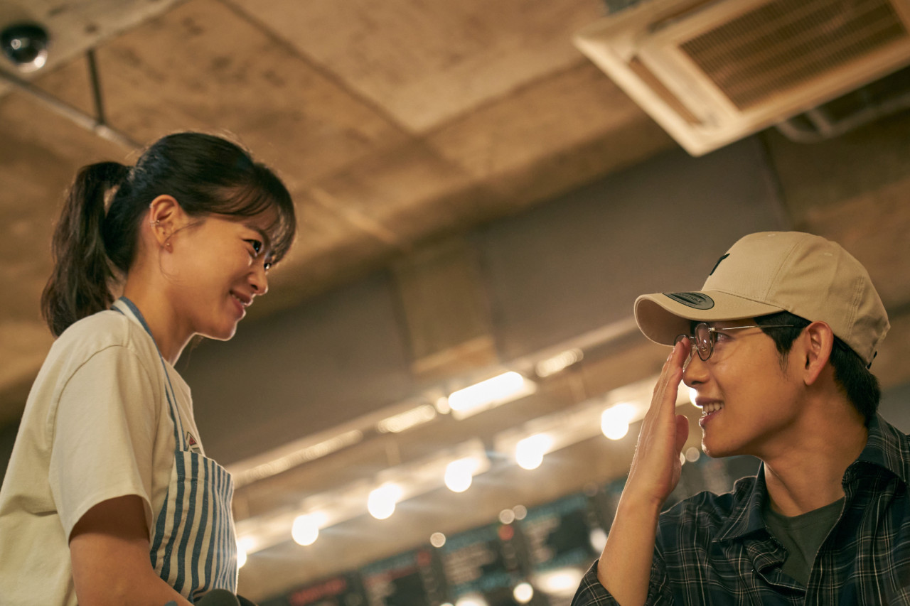 영화 스마트폰을 떨어뜨렸을 뿐인데 정보 ott 출연진 줄거리 결말 후기 평점 원작과의 차이