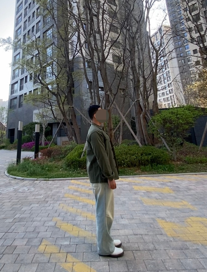 데일리룩('26. 4. 18.)브론슨 논스탁 OG-107 재킷, 무신사스탠다드 슬리브 티셔츠, 에러스익셉티드 와이드 연청 데님 팬츠 연청바지, 닥터마틴 1461 3홀 스무스 화이트