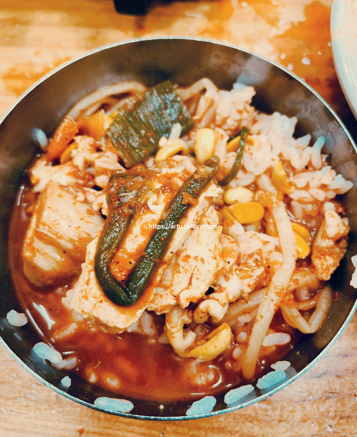 대구매운탕과 밥을 말아 놓은 사진