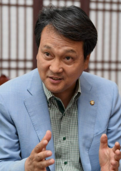 장미란 문체부 2차관과 안민석 의원