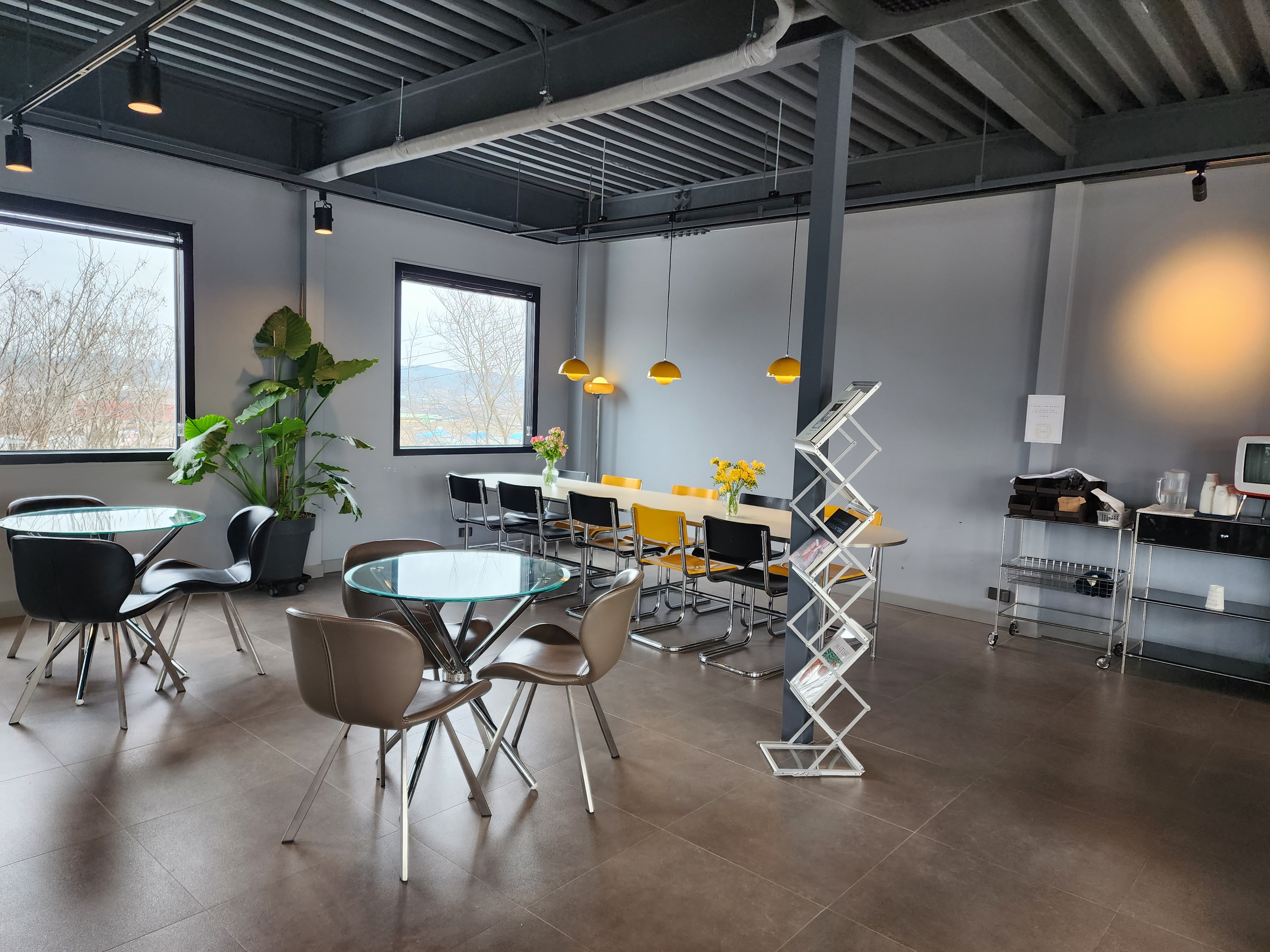 카페 인루트 2층