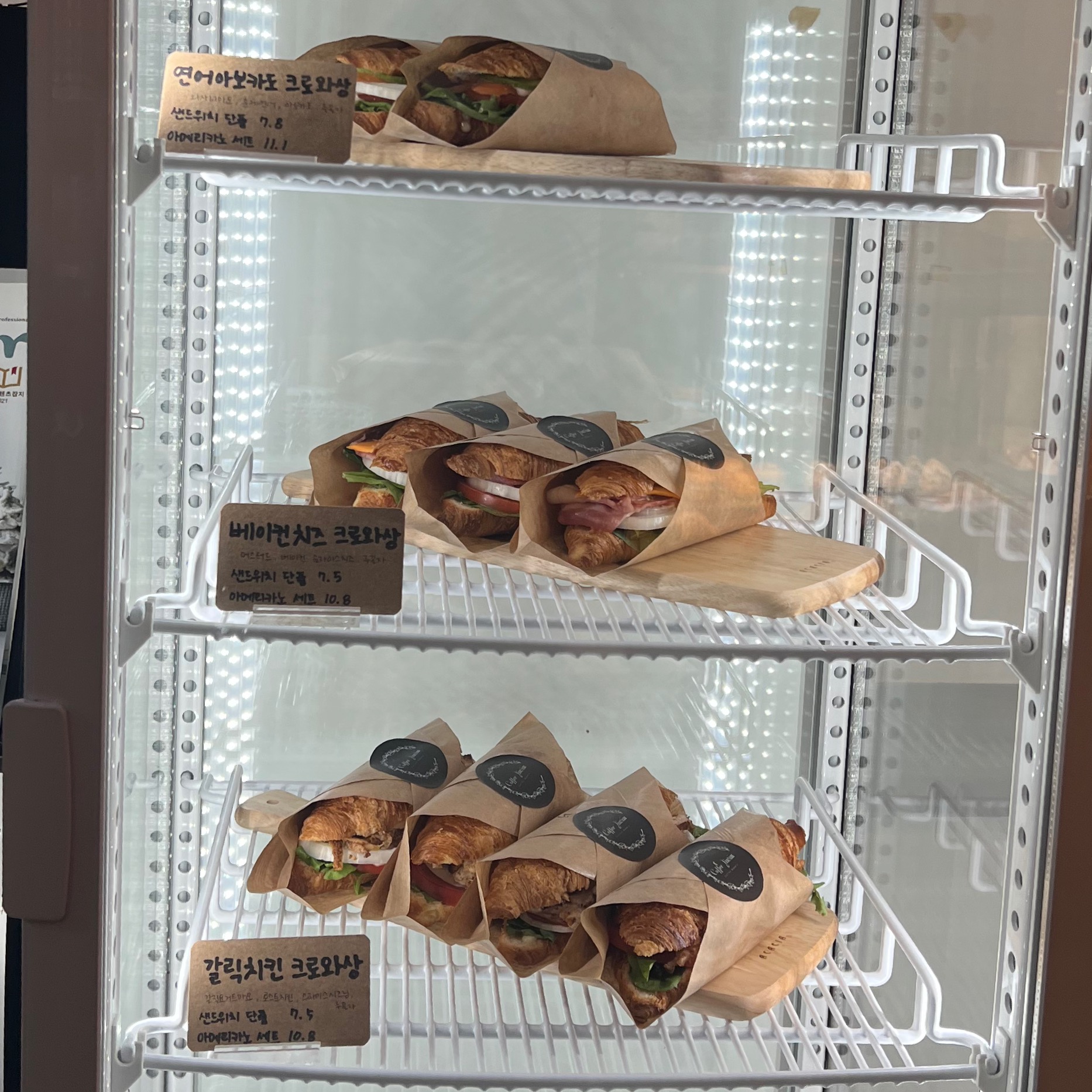 베이컨치즈-연어아보카도-크로와상-갈릭치킨-샌드위치-냉장고