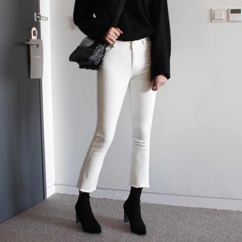 겨울 슬림핏 세미 부츠컷 청바지 팬츠 스판 여자 기모 청바지 화이트진 데님 아우라진