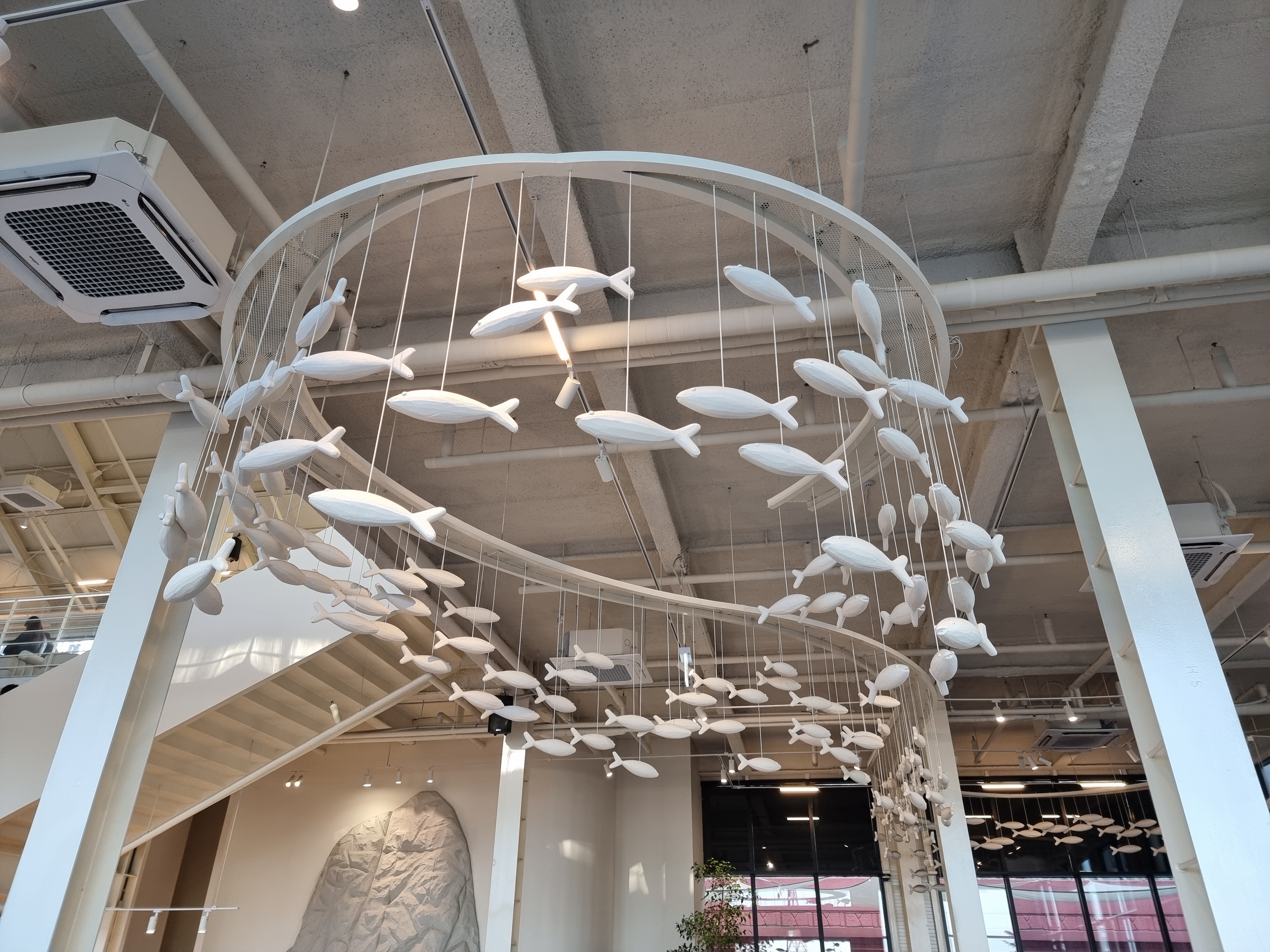 김포 대명항 '수산공원' 카페 1층