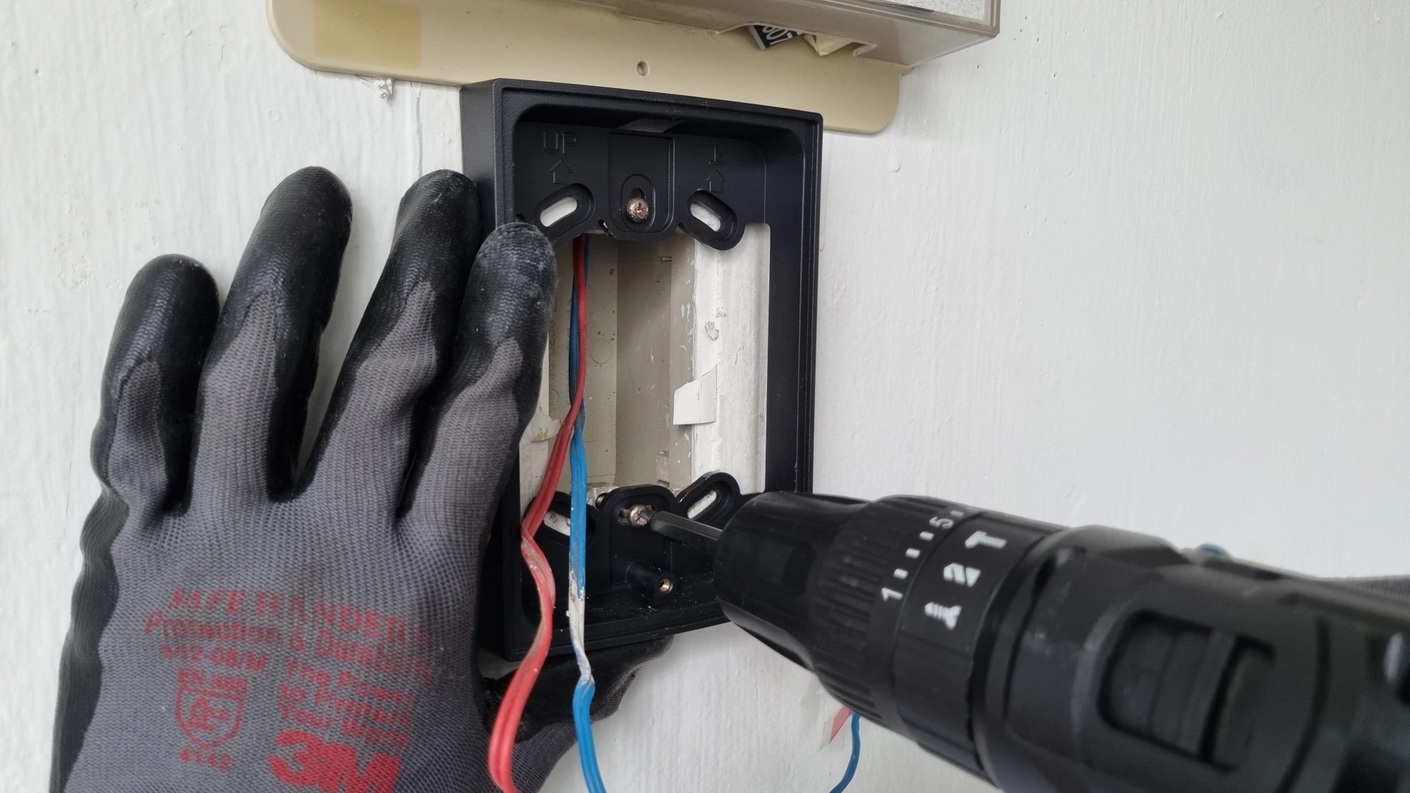 카메라 브래킷 설치