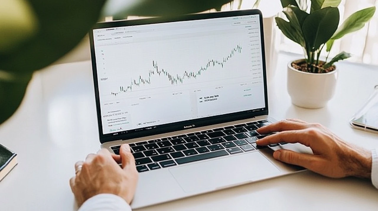 2025년 미국 월배당 ETF JEPI, QYLD, JEPQ, SCHD와 국내 KODEX ETF 실수익률을 노트북 화면에서 비교 분석하며 투자자가 세부 수익률 차트를 확인하는 모습, 월배당주, ETF 추천, 수익률 비교, 글로벌 금융데이터, 실시간 분산투자 강조