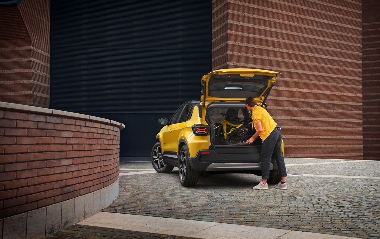 지프 어벤저 적재칸