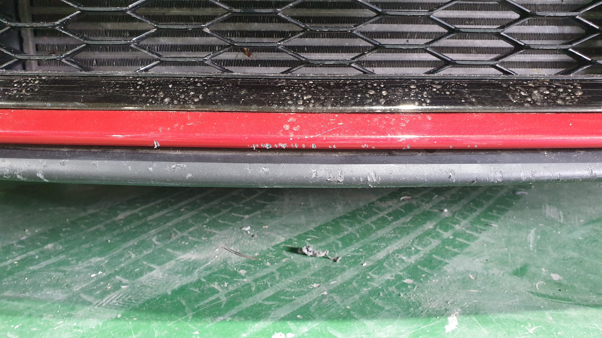 스팅어 범퍼 부분도색 범퍼 하단 중앙 부분 까짐