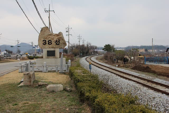 DMZ 지역에서 발견된 알 수 없는 고대 유물