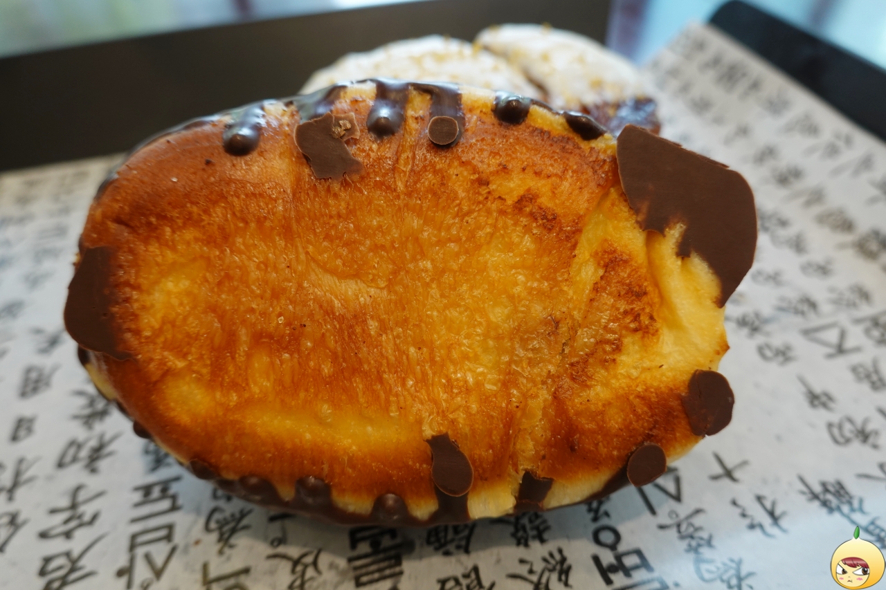 초코소금빵 뒤면