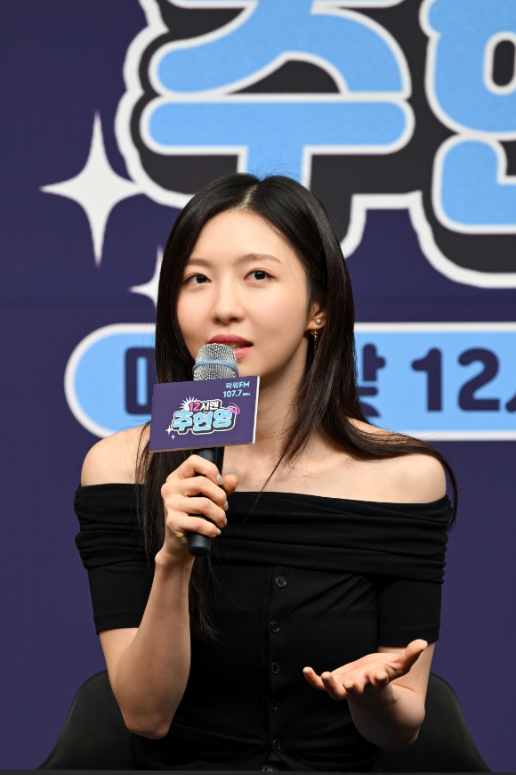 배우 주현영이 5일 서울 양천구 목동 SBS 사옥에서 진행된 SBS 파워FM '12시엔 주현영' 기자간담회에서 포즈를 취하고 있다. [사진=SBS]