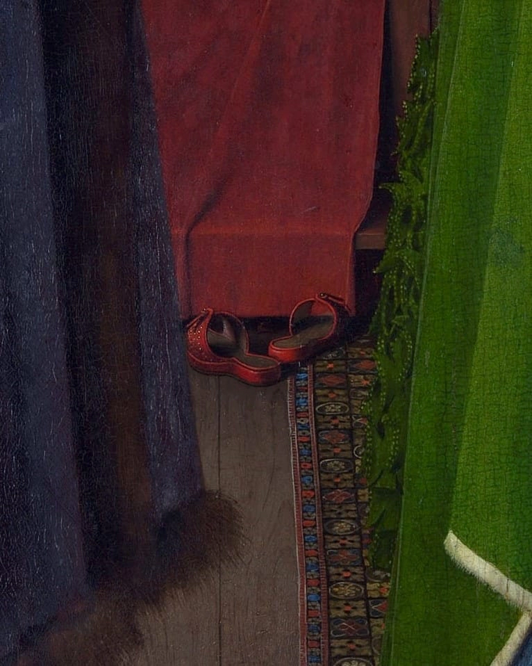 작품 속의 남성과 여성의 의상 그리고 신발과 양탄자를 볼 수 있는 이미지입니다.