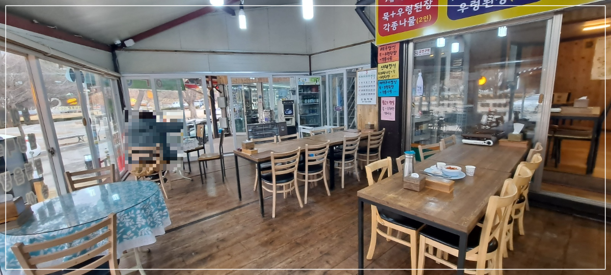 중앙식당-내부-홀석