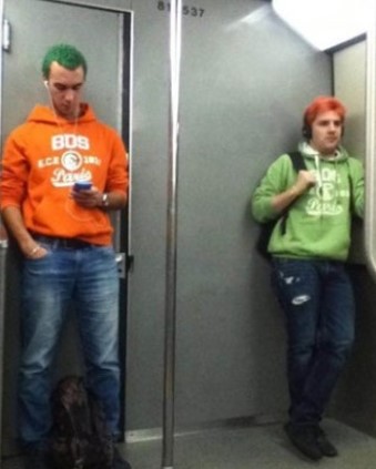 손절한-친구와-한-엘리베이터늘-타게되는-어색한-상황