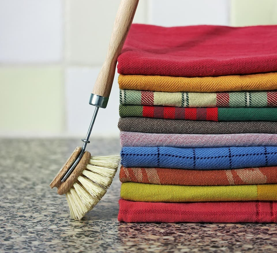 대나무 칫솔과 천연 수세미로 실천하는 제로웨이스트 청소