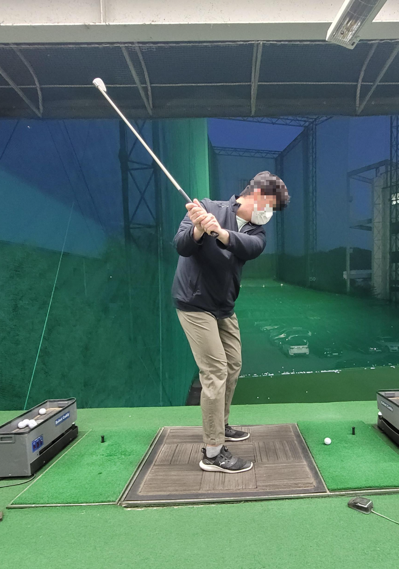 올바른 위치에서 찍은 측면 골프 스윙