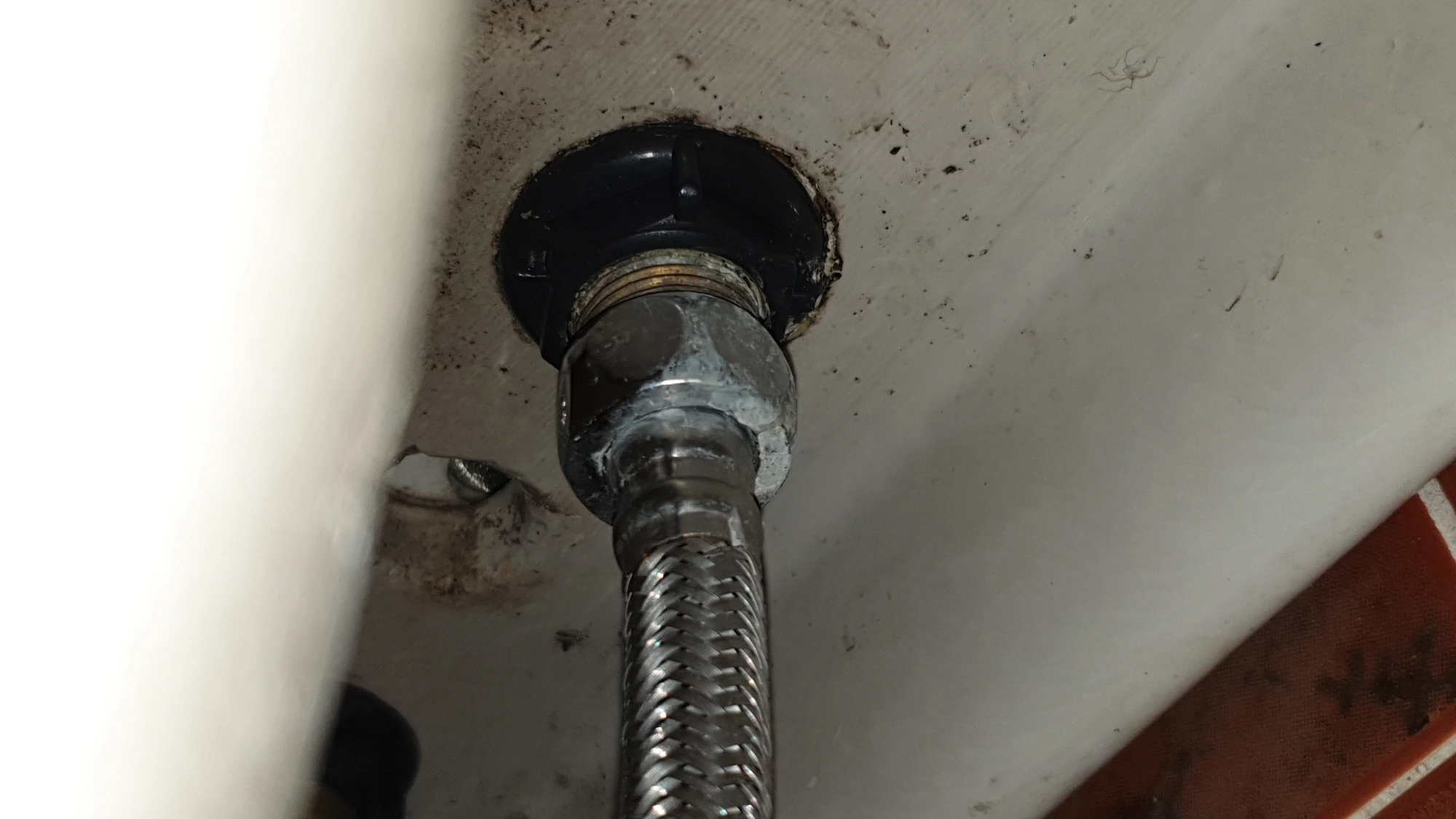 세면대 호스 연결 부위