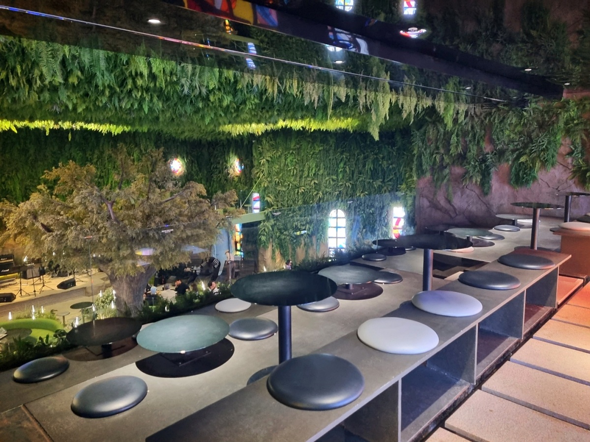 인천 핫플 영종도 을왕리 메이드림 카페: 전시, 공연, 다이닝, 베이커리로 즐기는 유니크한 매력