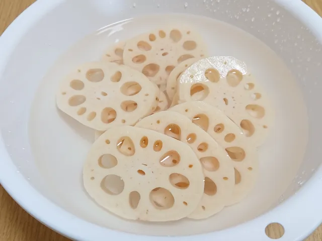 연근 물에 담그기