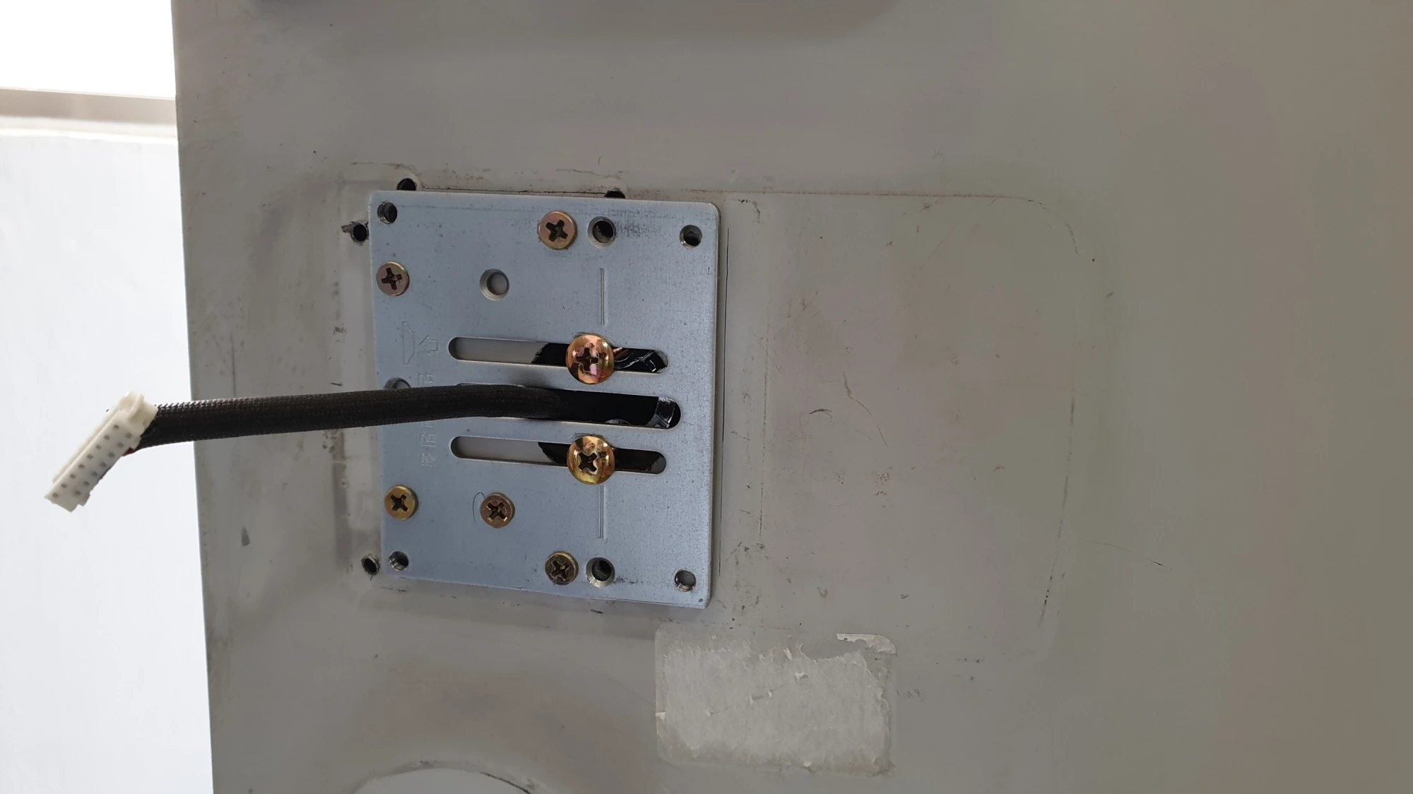 도어락 고정 볼트