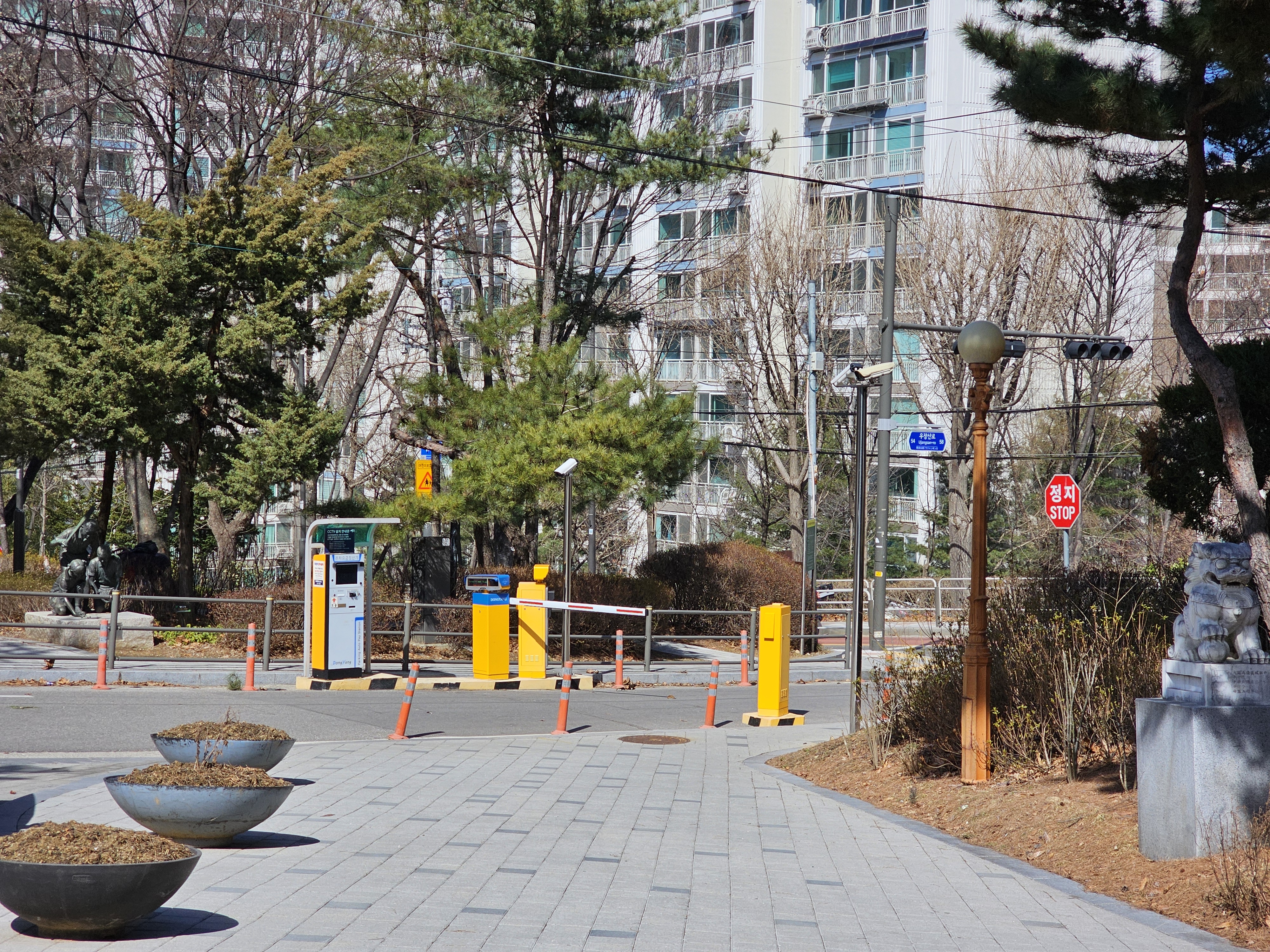 강서구민회관 주차장 차단기