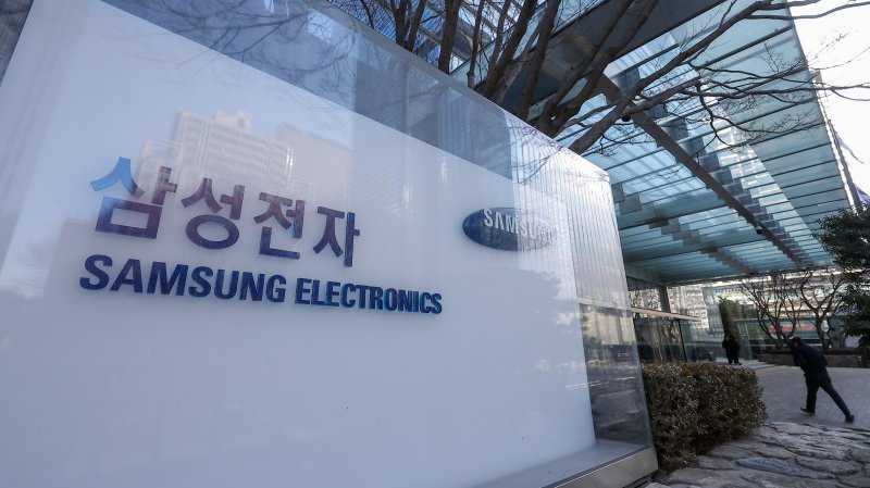 ▲ 삼성전자 주가 전망: HBM4와 AI 슈퍼사이클 핵심 정리 (사진 : 뉴스1)