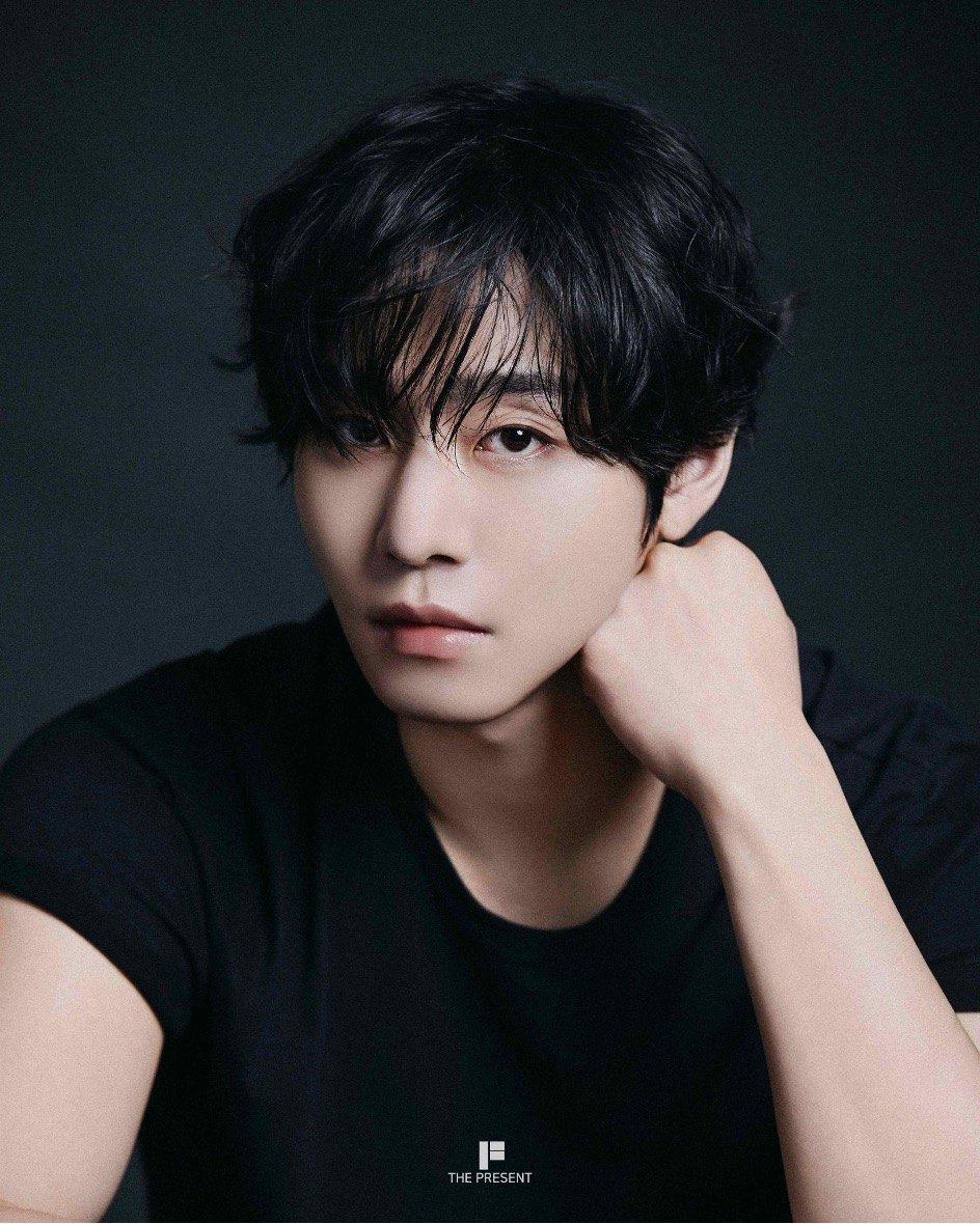 Ahn Hyo-seop, the English speaking voice of Jinu