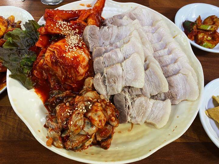 장군굴보쌈-굴보쌈-김치