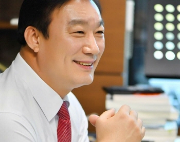 서일준 미소