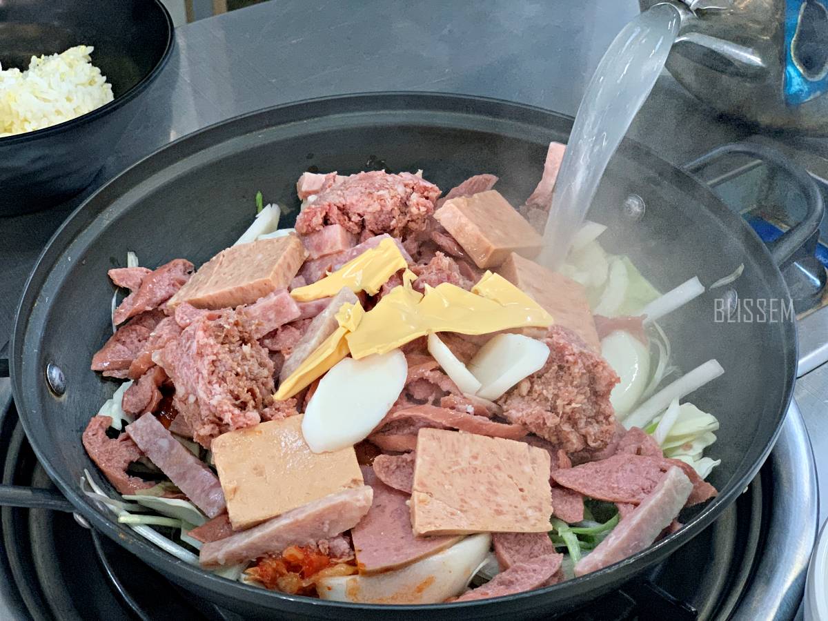 용산맛집-용산부대찌개-용산국제회관-부대찌개맛집-부대찌개-스테이크-미군부대찌개