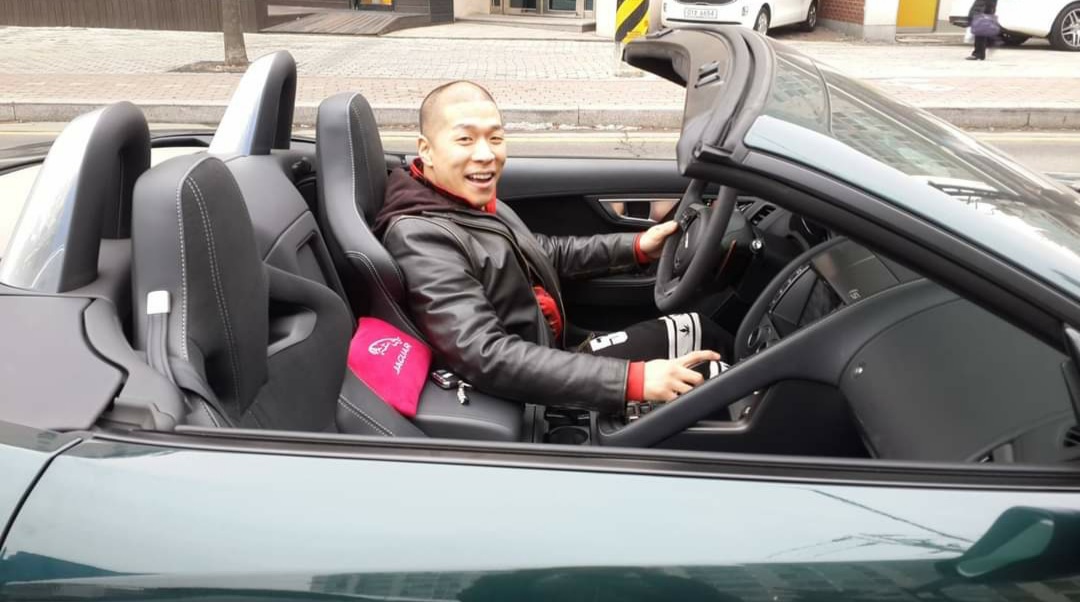 고급 스포츠카 컨버터블 오픈카 재규어 F페이스