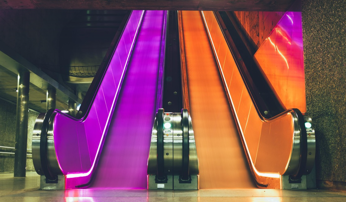 K-무빙워크 밈, 지하철에서 춤추기 트렌드의 근원지