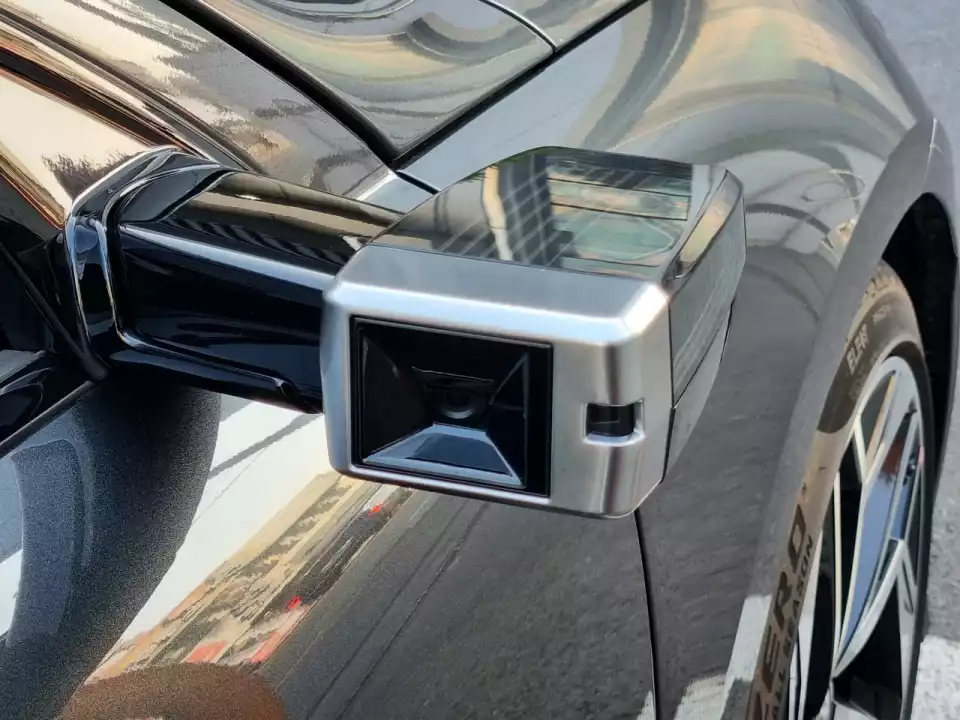 아이오닉 6에 매달린 DSM입니다.