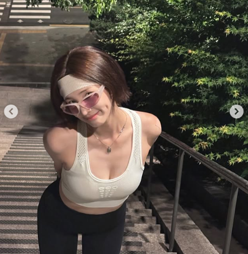 “이 몸매 실화냐?” 율희의 탄탄 레깅스 피트니스 스냅 전격 해부