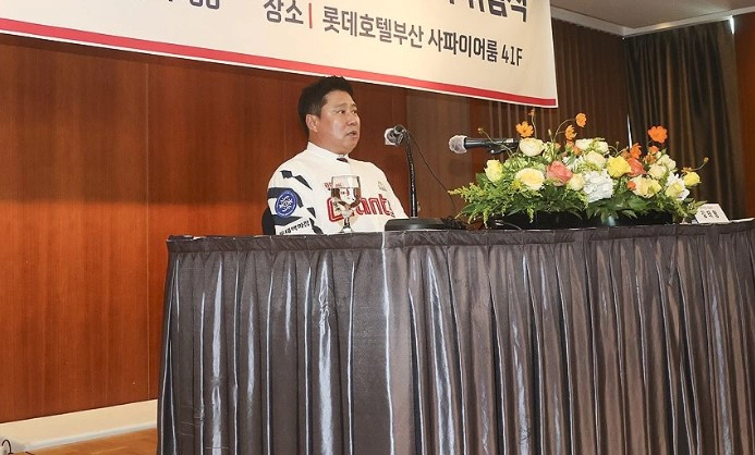 김태형 롯데 감독 취임 소식 및 연봉