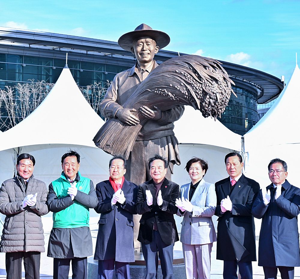 동대구역 박정희 광장 박정희 대통령 동상 제막식, 대구시