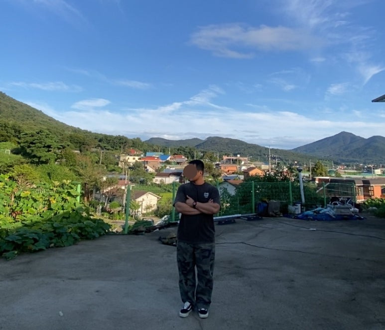 데일리룩(2025. 9. 17.)크림소다랩 스톤워싱 피그먼트 블랙화이트 반팔티셔츠, 플루크 와이드 카모 카고밀리터리 팬츠, 반스 올드스쿨 블랙화이트, 루미녹스 오렌지 블랙 3954