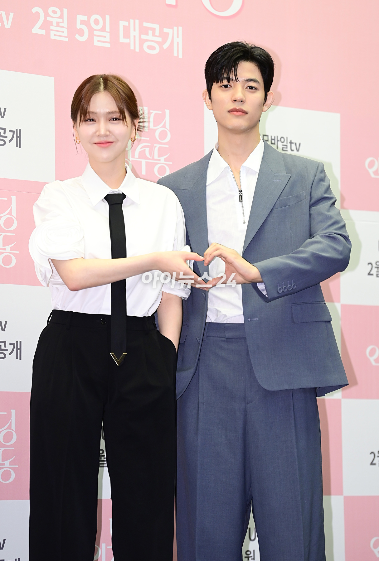 배우 김지은과 로몬이 1일 오후 서울 마포구 상암동 스탠포드호텔에서 열린 U+모바일tv 오리지널 드라마 &#39;브랜딩 인 성수동&#39; 제작발표회에 참석하고 있다. [사진=정소희 기자]