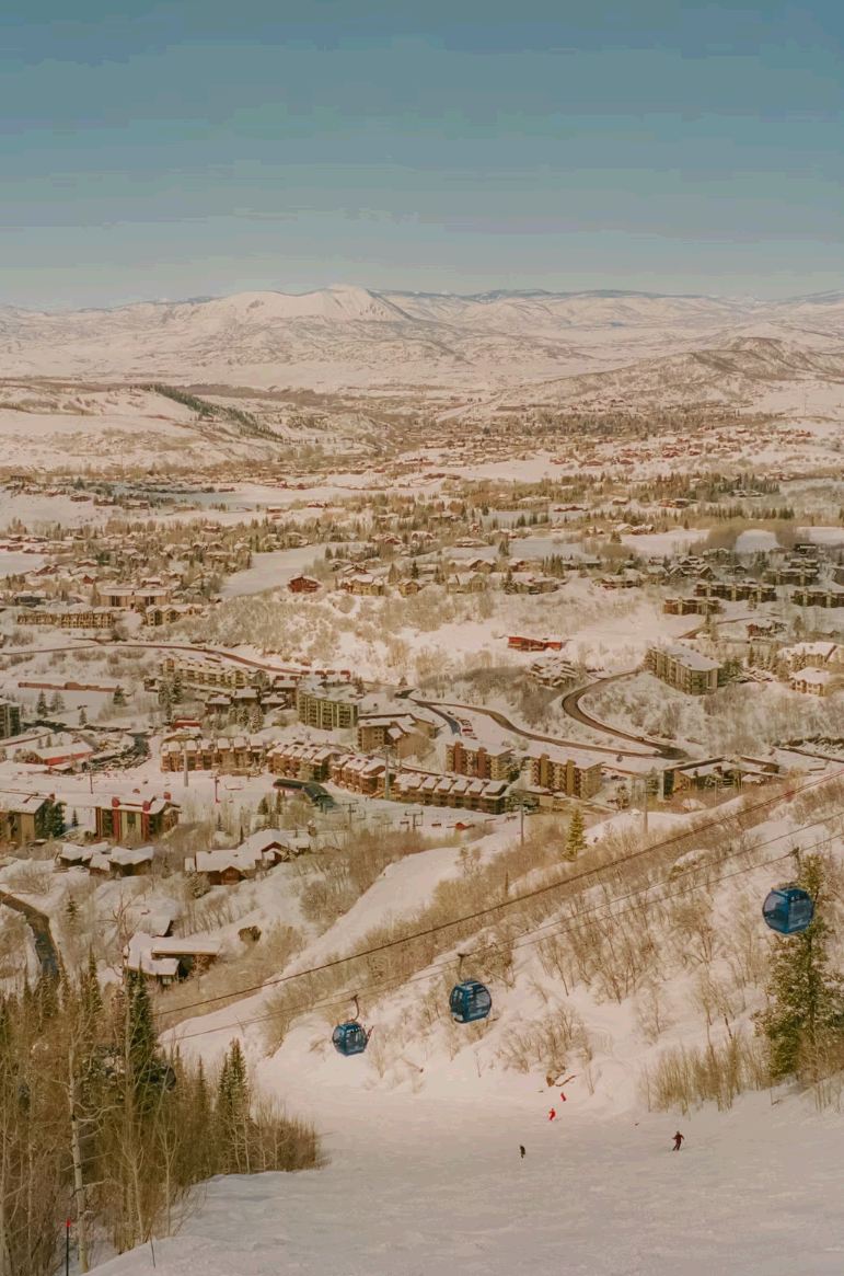 알렉스 키토 (Alex Kittoe), layers of a ski town