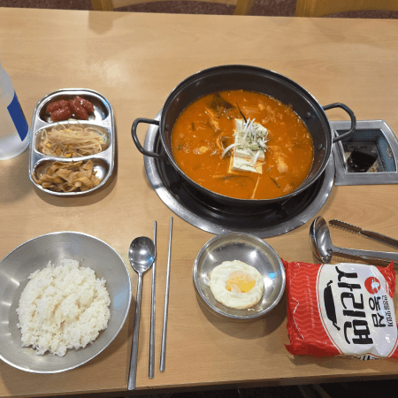 고기 반 햄 반 김치찌개&amp;김치찜 수유본점 한상