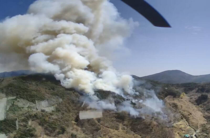 경남 하동 산불 확산, 326명 대피…진화율 87%까지 올라