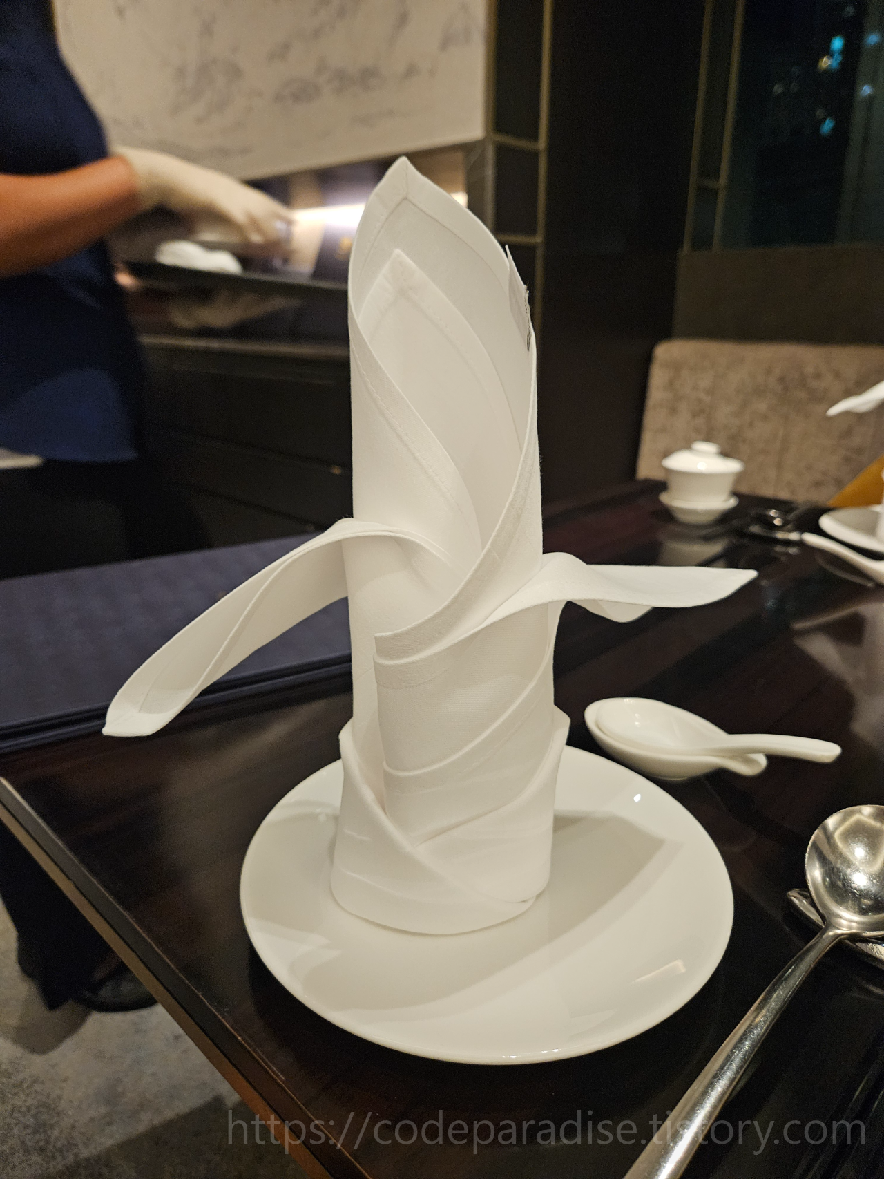 ํธํ
์ฌ์ง