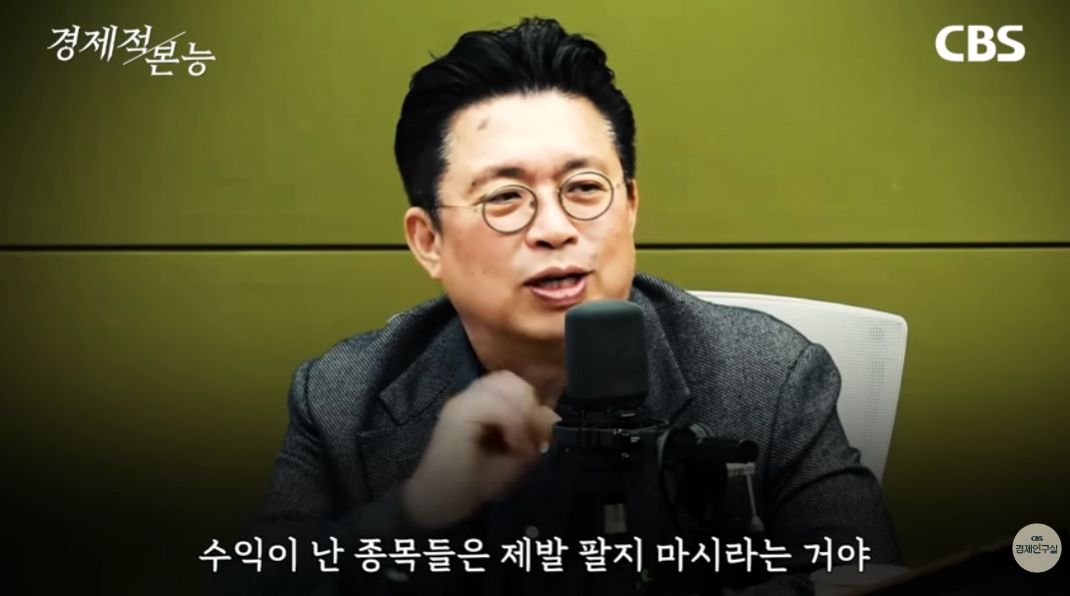 윤지호 평론가