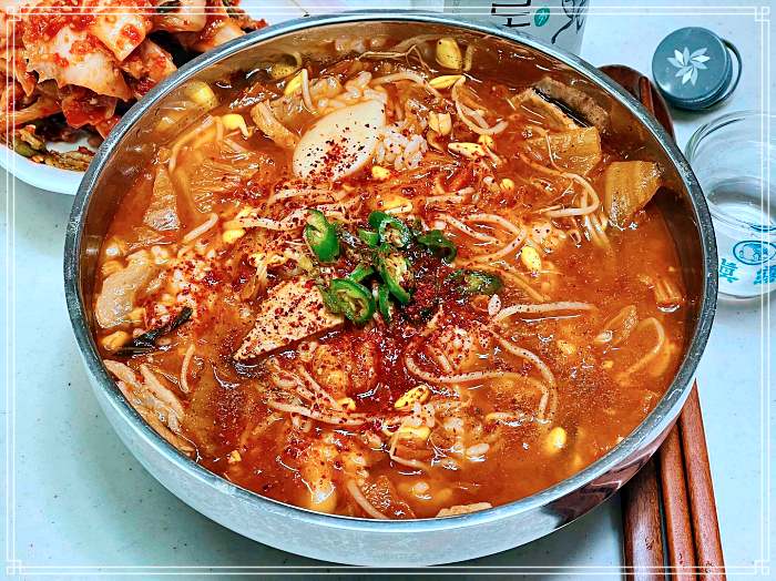김천 맛집 잘 익은 묵은지, 콩나물, 가래떡, 소면, 고구마로 끓인 김치죽, 갱시기