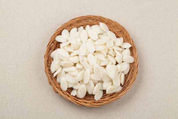 떡국에 담긴 의미 흰 떡의 상징 깨끗함과 새출발